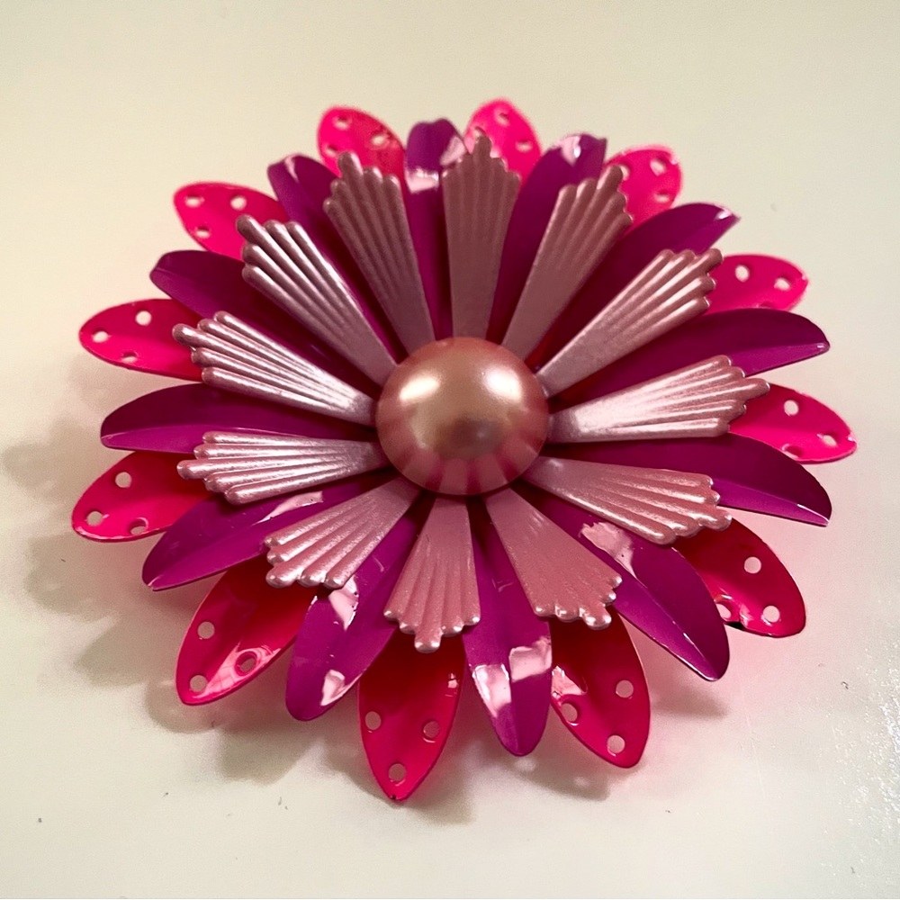 Vintage 60's Hot Pink & Purple Folded Pierced Petal Enamel Flower Pin Brooch - Picture 3 of 4
